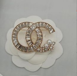 20 estilos de alta calidad diseñador de marca doble letra alfileres broches Crysatl perla Rhinestone broche traje Pin boda fiesta joyería accesorios regalos