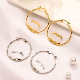 20style de haute qualité simple mode d'or plaqué or de créateurs de créateurs boucles d'oreille en acier inoxydable en acier creux de fiançailles bijoux