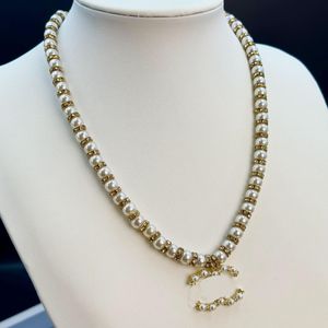 20Style Luxury 18 km de marque plaque à or Colliers de perles rétro Lettre en acier titane insert diamant collier coullier bijoux de haute qualité