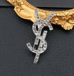 20 stijl luxe merkontwerper brief broche dames luxe strass-kristal broche pak pin 18K vergulde mode-sieraden accessoires