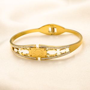 20style luxurys Classic armbanden Women Brand Designer Letter Bangle 18K Gold vergulde roestvrijstalen geschenken Polsband manchetketens Bruiloftsieraden