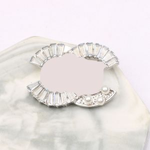 20style mixte marque designer double lettre broche lettres de haute qualité broche femmes cristal perle fête de mariage bijoux en métal 23ss nouveau style