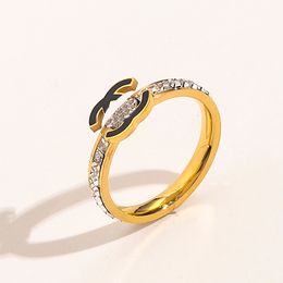 20Style Retro Designer Brandhed Letter Ban anneaux Gold Crystal Crystal en acier inoxydable Love Jewelry Fine Curving Dinger Ring