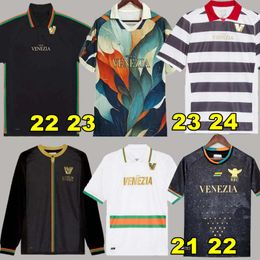 21 22 23 24 Venezia FC Voetbalshirts Thuis Zwart Uit Wit Derde Blauw 4e Rood 10# ARAMU 11# FORTE Venetië 2023 2024 BUSIO 27# Voetbal