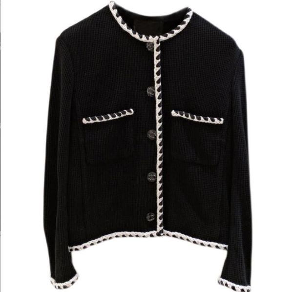 212 XL 2022 Milan Runway Printemps Eté Marque Même Style Chandail À Manches Longues Ras Du Cou À Rayures Cardigan Blanc Noir Haute Qualité Femmes feiting