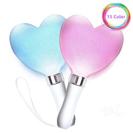 21 cm cadeau de fête bâtons lumineux LED en forme de coeur 15 changement de couleur bâton lumineux clignotant pour les festivals de camping fluorescents Rave anniversaire concert mariage