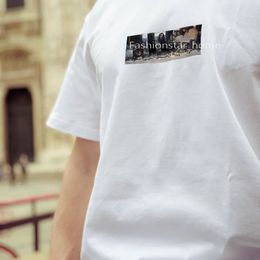 21ss Milan Box Camisetas para hombres Apertura de cena limitada Camiseta Verano Diseñador de gama alta Camisetas de calle Moda transpirable Parejas casuales Manga corta TJMJYTX093