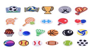 22-132pcs mezcla de dibujos animados deportes bádminton pingpong pvc encantadores para decoración regalos de baloncesto accesorios de calzado5646124