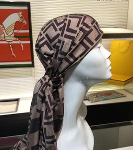 22 1stijl zijden sjaal hoofddoeken voor dames Winter Luxe sjaal High-end Klassiek Letterpatroon Designer sjaal Sjaals Nieuw cadeau Gemakkelijk te matchen Soft Touch Boven 70-90cm