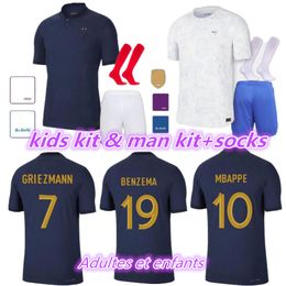 22 23 Mbappe Franse volwassen kit voetbalshirts Benzema Griezmann Kante Pogba Zidane Giroud Matuidi Kimpembe Varane Equipment Maillotde voetbalshirt Men Kids Kit