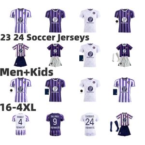 23 24 ClubToulouse camisetas de fútbol 21 Rafael Ratao 3 Zakaria Aboukhlal 5 Denis Genreau 12 Issiaga Sylla 9 Rhys Healey 27 Thijs Dallinga Kits de camiseta de fútbol Blanco Púrpura