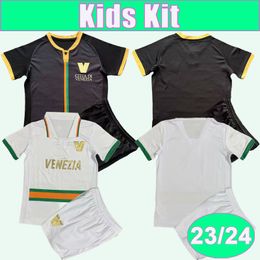 23 24 Venezia Kids Kit Voetbalshirts TESSMANN JOHNSEN POHJANPALO ZAMPANO REDAN Thuis Uit Voetbalshirts Korte Mouw Uniformen