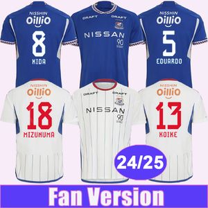 24 25 Yokohama KATSUYA SHINNOSUKE EDUARDO WATANABE ELBER KIDA NISHIMURA A. LOPES YAN MATHEUS KOIKE KAMIJIMA REN KENTA MIZUNUMA Thuis Uit Voetbalshirts