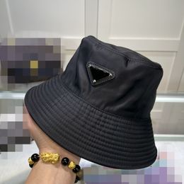 22 Chapeau classique de qualité supérieure avec boîte sac à poussière noir marron bleu rose blanc lettre toile avec hommes casquette de baseball mode femmes soleil seau chapeaux 688