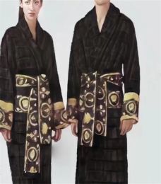 22 Designers vercace peignoir peignoir baroque Mode pyjamas Hommes Femmes Lettre jacquard impression Manches Barocco Col châle Poche ceinture coton haute qualité hiver