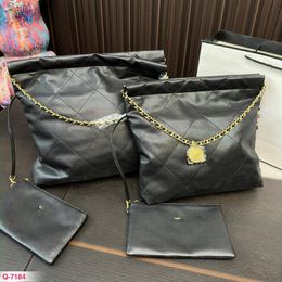 22 Sac poubelle Designer Sac à bandoulière en cuir diamant noir matériel boucle en métal sac à main de luxe Matelasse chaîne Skew Straddle sac sacs de maquillage Sacoche 31/37 cm