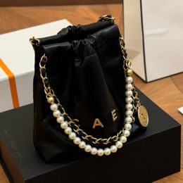 22 sacs femmes grande capacité collier de perles pendentif pièce d'or en cuir verni sac poubelle en peau de veau avec un petit sac détachable lettre décoration sac à bandoulière 20x20 cm