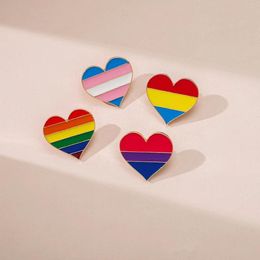 22 kleuren LGBT regenboog liefde vlag emaille pins baby meisje jeugd komische emaille pins Leuke Anime Films Games Harde Emaille Pins verzamelen Cartoon Broche Badges