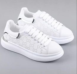 22GG Hommes Casual Sport Chaussures Designer SUPRE Homme À La Mode All-match Tendance Petit Blanc femmes Chaussure Étudiant Confortable Sneaker