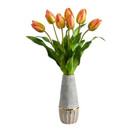 Kunstarrangement van 22 inch Nederlandse tulpen in een vaas van steengoed met gouden randen
