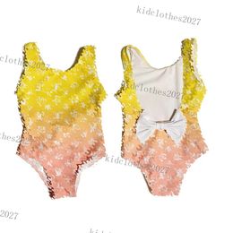 22SS Designer Kids One-PieCes Swimsuit Zomer afdrukken Katoen Girls Mode Swim Wear Beach Bikini's Kinderen Swimwears Cartoon-pailletten