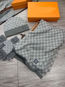 22SS Fashion Designer hoeden Handschoenen Sjaals Sets Beanie Heren Herfst Winter Keep Warm Gebreide klassieke Matching Women's Plaid Gloves Scarf Skull Caps Boxed 3-Piece Set 689