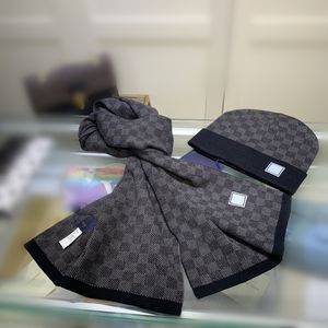 22SS Chapeau Écharpe Lettre classique Bonnet tricoté Casquettes pour femmes Automne Hiver Chaud Épais Laine Broderie Froid Mode Rue Dames Chapeaux avec sac à main cadeau