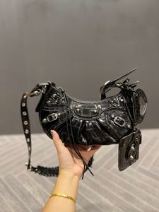 22SS Marca de lujo Bolso de noche para mujer Diseñador Geometría Bolsa de media luna Diseño clásico Banquete Damas Embrague Socialite Hermosas bolsas de motocicletas 24 cm