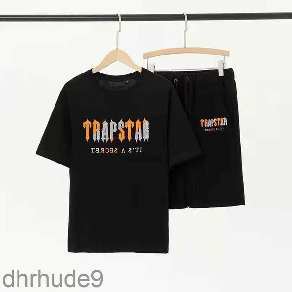 22ss Nueva camiseta de Trapstar London para hombres y mujeres, traje de acordes decodificados de chenilla bordada, camiseta Revolution Luxury Trapstars Trapstar.12 VILLAS