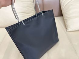 22ss nieuwe winterproducten dames avondtasje designer boodschappentas vrouwelijk banket modetassen clutch 29cm klassiek ontwerp metalen handler luxe merk