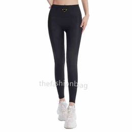 2023s Femme Leggings Yoga Pantalon Lady Slim Track Pant Bas Pantalon Outwear Taille Haute Sport Capris avec Budge Designer Legging S-2XL