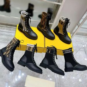 22SS Femmes Designer Boots Boot Boot Womens Chaussures Femme Martin Martin Bottises Stretch High Talon Sneaker Hiver Chelsea Moto Riding