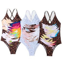 22ss Bikini para mujer Bikinis de playa sexy Traje de baño dividido de verano Carta de moda Impreso con tiras Traje de baño de estilo dividido siamés de una pieza
