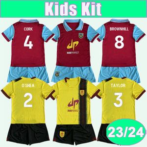 23 24 CORK Kids Kit Voetbalshirts BROWNHILL RODRIGUEZ BENSON BEYER Thuis rood Uit Voetbalshirts Korte Mouw Uniformen