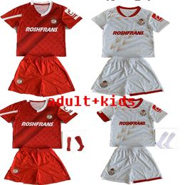 23 24 Deportivo Toluca Camisetas de fútbol para hombres y niños M. ARAUJO J. ANGULO BAEZA VENEGAS Local Visitante Tercera camiseta de fútbol Uniformes de manga corta