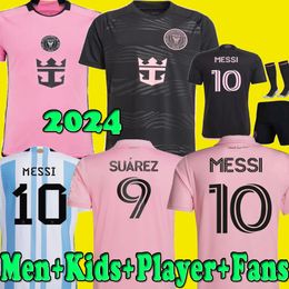 23 24 Inter Miami Messis voetbalshirts Suarez Player -versie Fans weg Martinez Yedlin Sergio 2023 2024 Camisetas de futbol voetbal shirts Men Kids dameskits