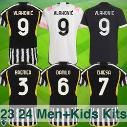 23 24 Juve Zebra voetbalshirts - Vlahovic, Bremer, Danilo, Chiesa Editions. Premium voor fans - thuis, uit, derde tenues, kindercollectie. Verschillende maten Maatwerk Naam, nummer