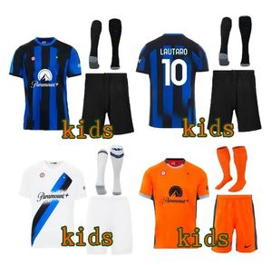 23 24 Lukaku Soccer Jersey Barella Inters Milans Lautaro Vidal J. Correa 2023 2024 Camisa de fútbol Calhanoglu Gagliardini Kit Kit