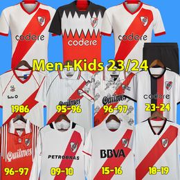 23 24 River Plate voetbalshirts Retro 86 95 96 97 09 10 15 16 18 19 voetbalshirt DE LA CRUZ BELTRAN BARCO MAIDANA BORJA SOLARI RONDON Vintage shirt klassiek