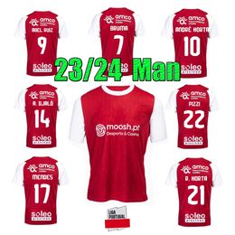 23 24 SC Braga Soccer Jerseys BRUMA ABEL RUIZ ANDRE HORTA A. DJALO MENDES RONY LOPES R. HORTA PIZZI Accueil Maillots de football adultes rouges