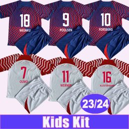 23 24 SZOBOSZLAI POULSEN KIDS KIT SOCKER JIRSEYS 2024 Speciale editie Forsberg Haidara Olmo Laimer Klostermann Home Away Football Shirts