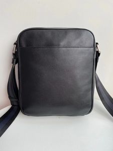 23 C Commande originale Nouveau sac à bandoulière pour hommes, sac sous les bras, cuir de vachette première couche, style décontracté, classique de qualité supérieure, tir réel du designer 10A, fabricant de haute qualité