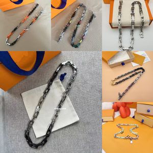 23 Collar de cadena MONOGRAMA de diseñador Nuevo lujo para hombres y mujeres Colgante de hip hop de alta calidad Joyería gruesa apagada Cadena de un solo artículo Regalo de compromiso 20 estilos