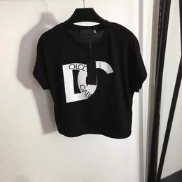 24 designers t-shirts femmes t-shirts vêtements décontractés lettre de poitrine imprimé t-shirt à manches courtes blanches noires cc tops officiels de style officiel tampons