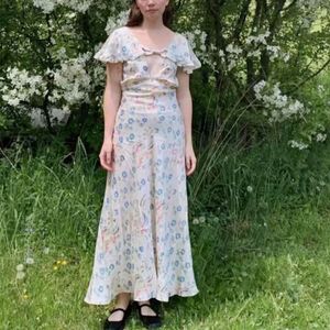 Robe de créateur australienne Vêtements de créateurs pour femmes françaises Robe longue décontractée à imprimé floral Slim Off épaule manches à volants Robe dos nu à encolure en V été 8