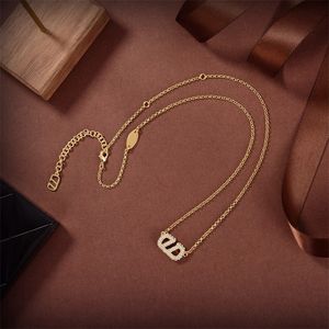 23 Luxury Designer Brand Pendant Necklaces Chain 18K Gold Plated Crysatl Rhinestone Sweater Newklace For Women Wedding Jewerlry Accessories