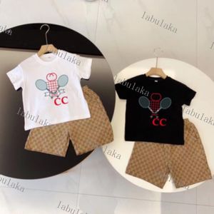 23 Conjuntos de ropa de diseñador de lujo Camiseta para niños Camiseta blanca con monograma Moda más corta Marca de moda británica Verano Tesoros para niños y niñas Algodón de dos piezas 3 colores