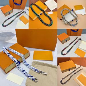 23 Nuevos diseñadores Joyería Diseñadores de calidad de lujo Collar de cadena Colgante de letras Cadena cubana Monograma Joyería de cadena Cadena para hombres y mujeres Regalo de compromiso 15 estilos