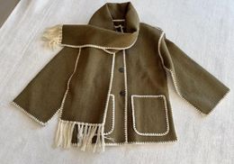 23 Nieuwe Tote-m-e sjaal met enkele rij knopen, wollen jas, donkergroen