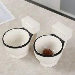230 ml de la personnalité créative tasse de toilette Nouveauté en céramique tasse avec poignée 300 ml de thé à thé de lait glace drôle pour les cadeaux 240418